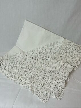 2035 - White Crochet Lace - Delicate Handcrafted Detail